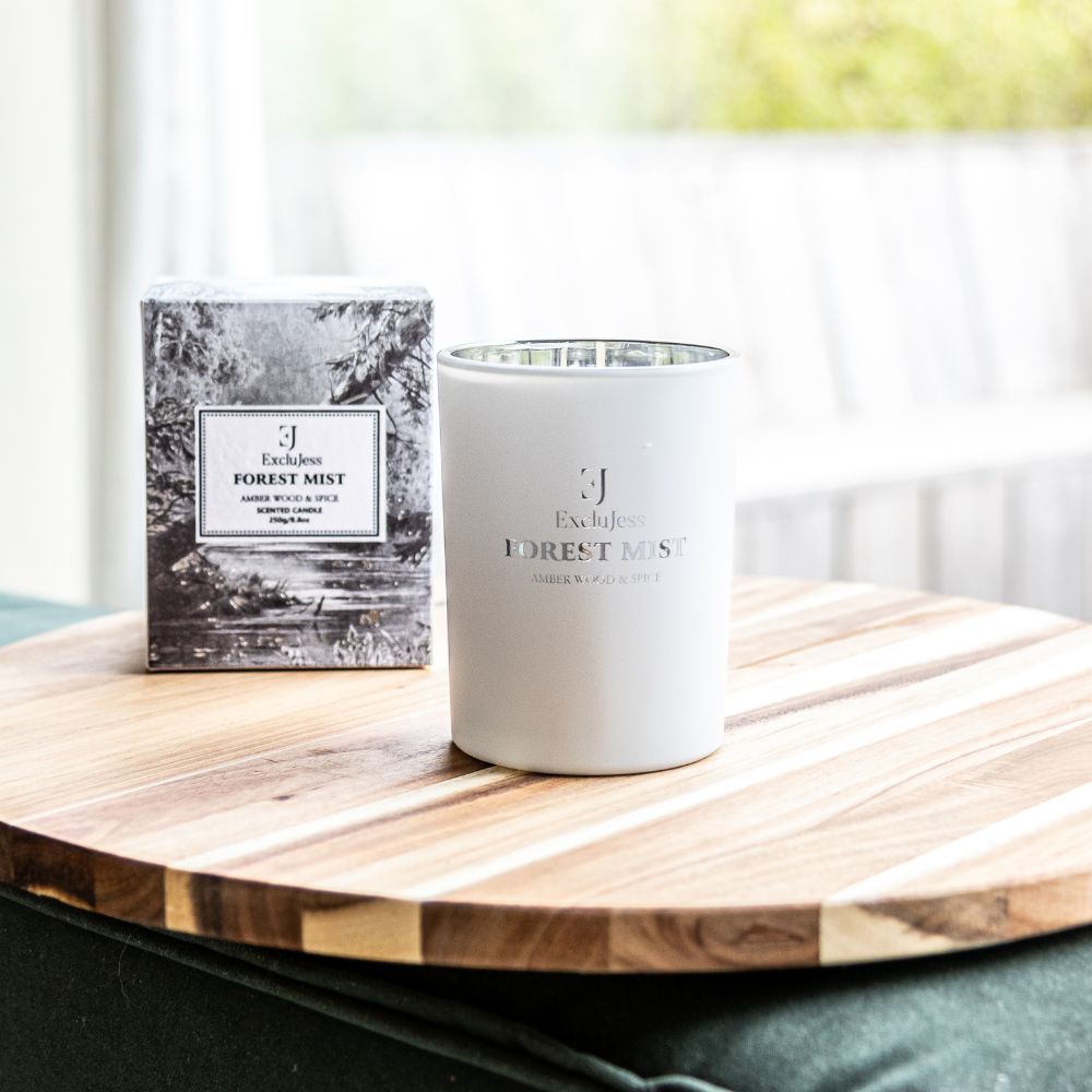 Forest Mist Scented Candle – Amber Wood & Spice