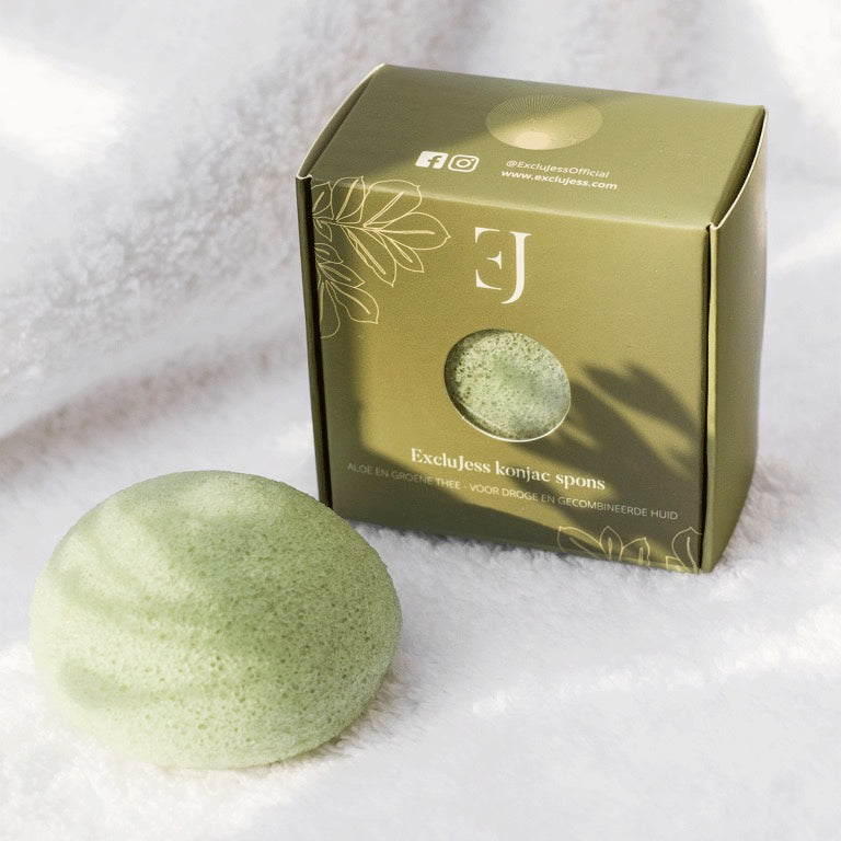 Aloe and green tea konjac sponge