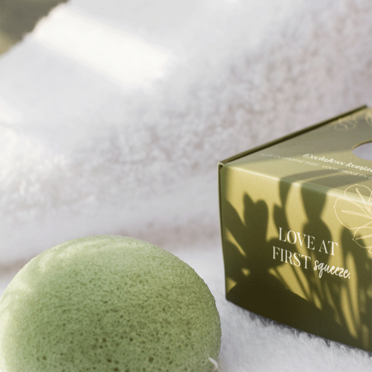 Aloe and green tea konjac sponge