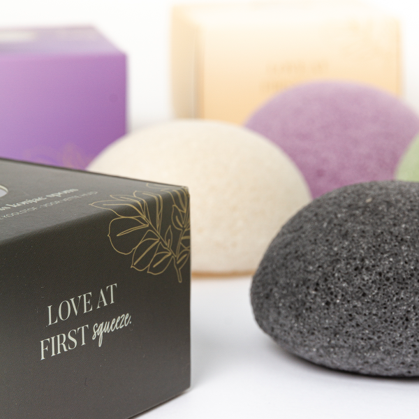 Aloe and green tea konjac sponge