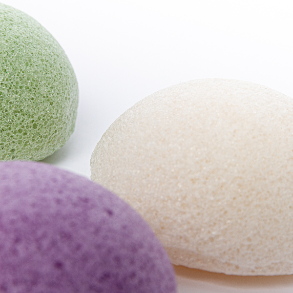 Aloe and green tea konjac sponge