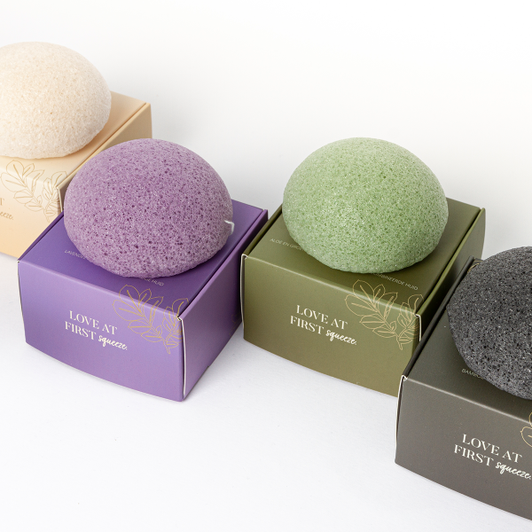 Aloe and green tea konjac sponge