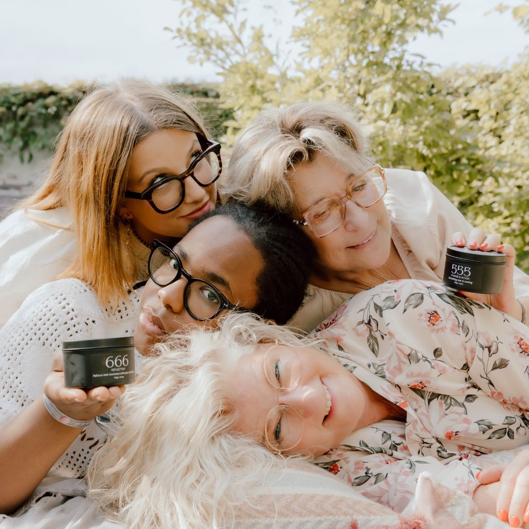 Black manifest candle 555