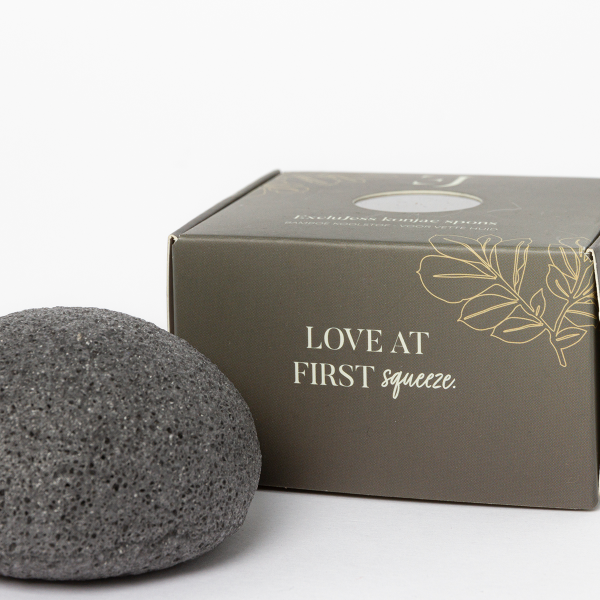 Black Bamboo Charcoal Konjac Sponge