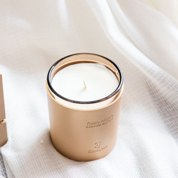 Premium leather feel scented candle – Frosty nights