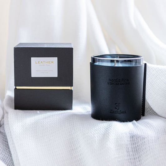 Premium leather scented candle – Nordic pine